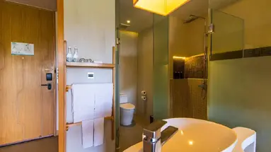 CREST RESORT & POOL VILLAS