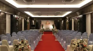 CREST RESORT & POOL VILLAS