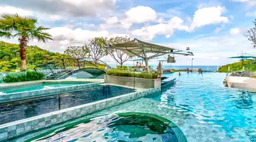 Crest Resort & Pool Villas