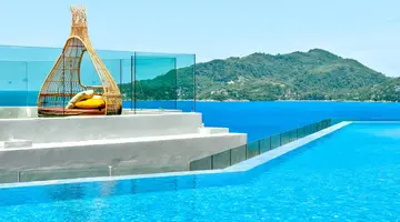 Crest Resort & Pool Villas