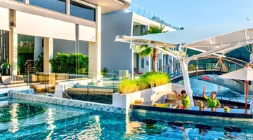 Crest Resort & Pool Villas