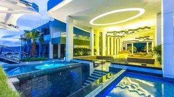 CREST RESORT & POOL VILLAS