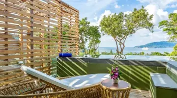 CREST RESORT & POOL VILLAS