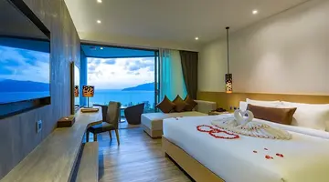 Crest Resort & Pool Villas