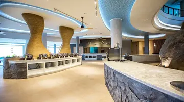 Crest Resort & Pool Villas