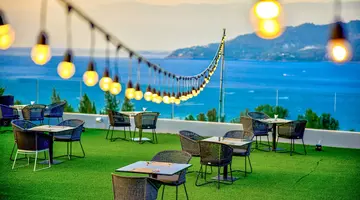 Crest Resort & Pool Villas