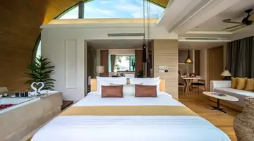 CREST RESORT & POOL VILLAS