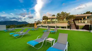 Crest Resort & Pool Villas