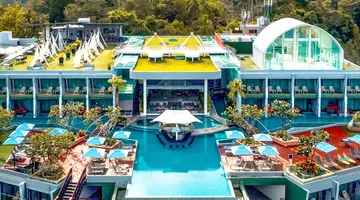 Crest Resort & Pool Villas