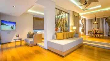 CREST RESORT & POOL VILLAS