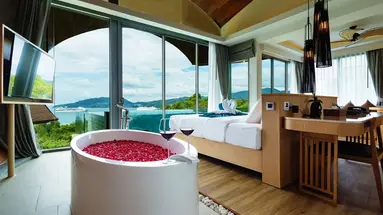 CREST RESORT & POOL VILLAS