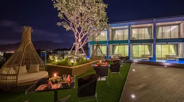 CREST RESORT & POOL VILLAS