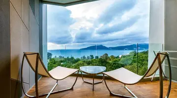 Crest Resort & Pool Villas