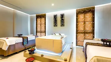 Crest Resort & Pool Villas