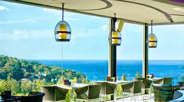 Crest Resort & Pool Villas