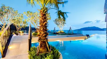 Crest Resort & Pool Villas