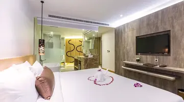Crest Resort & Pool Villas