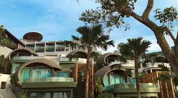 Crest Resort & Pool Villas