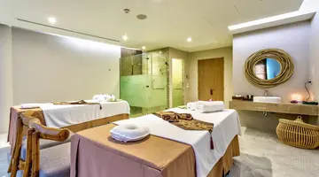Crest Resort & Pool Villas
