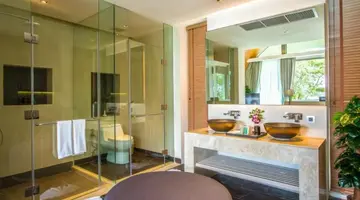 CREST RESORT & POOL VILLAS