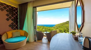 Crest Resort & Pool Villas