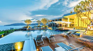 Crest Resort & Pool Villas