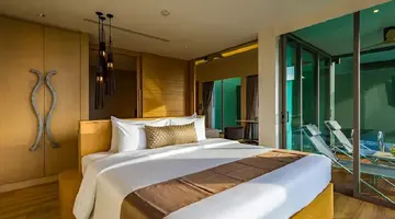 CREST RESORT & POOL VILLAS