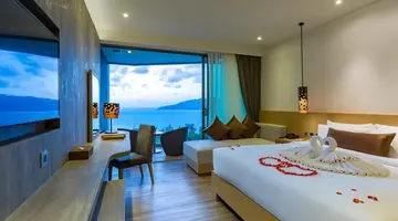 CREST RESORT & POOL VILLAS