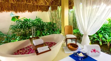 Crimson Resort & Spa Mactan