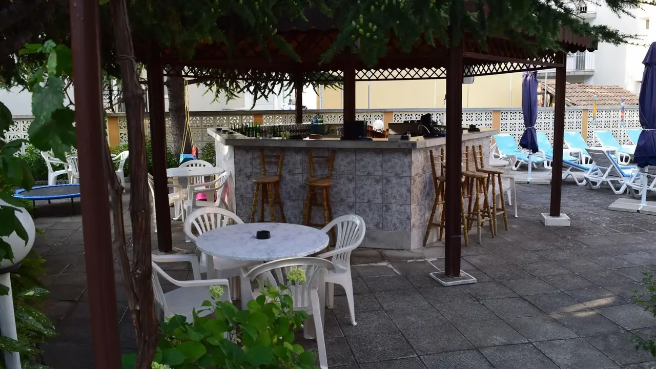 Cris Family Hotel
