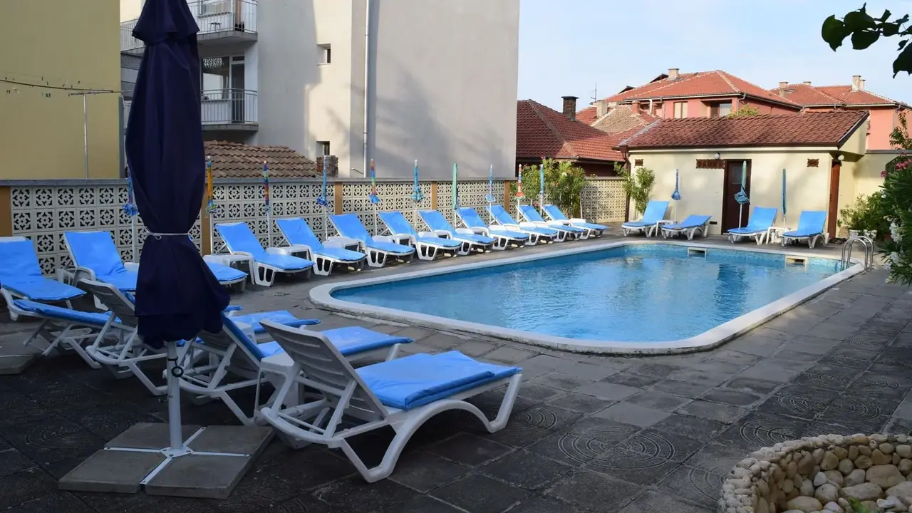 Cris Family Hotel