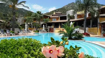 CRUCCURIS HOTEL RESORT