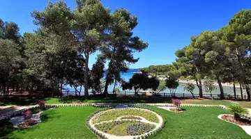 Crvena Luka Resort