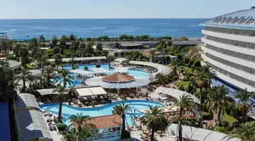 CRYSTAL ADMIRAL RESORT SUITES&SPA