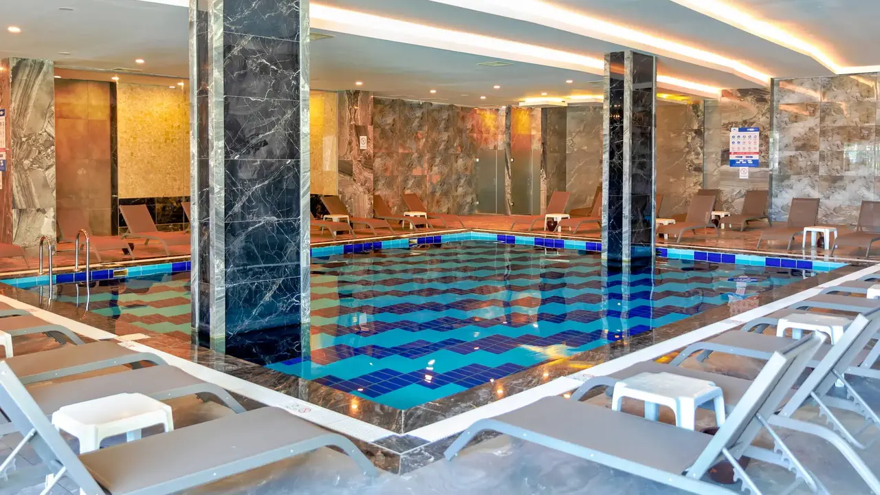 Crystal Centro Pearl Collection