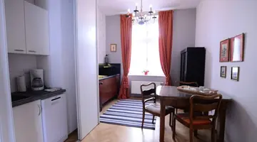 Crystal Suites Old Town