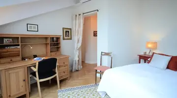 Crystal Suites Old Town