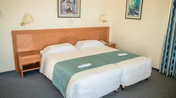Cynthiana Beach Hotel