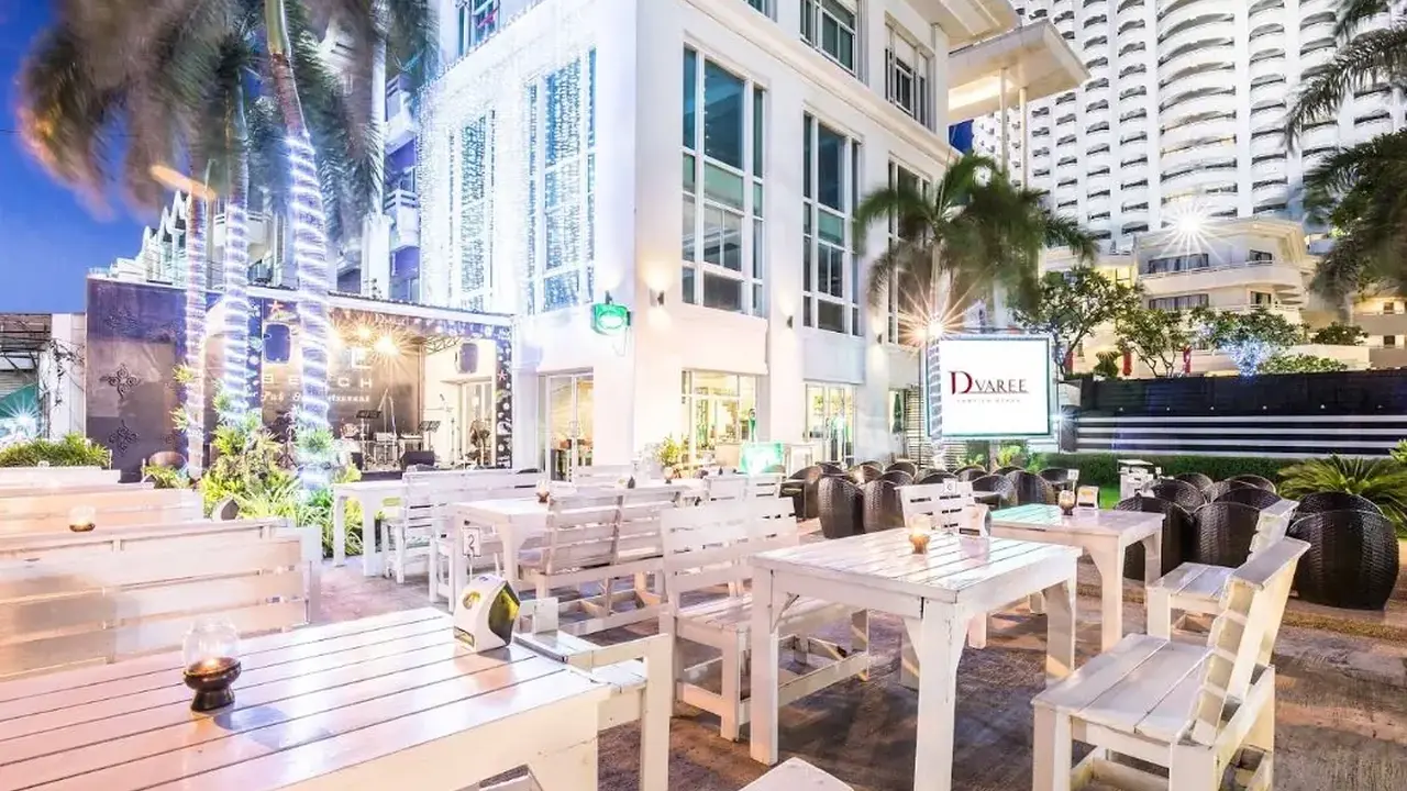 D VAREE JOMTIEN BEACH