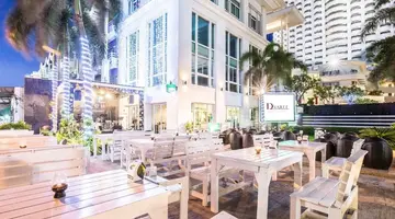 D VAREE JOMTIEN BEACH