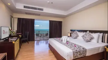 D VAREE JOMTIEN BEACH