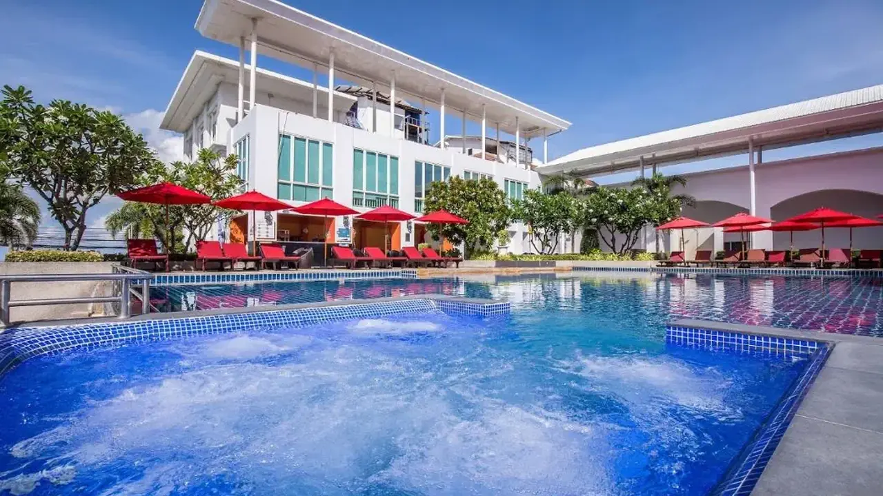 D VAREE JOMTIEN BEACH