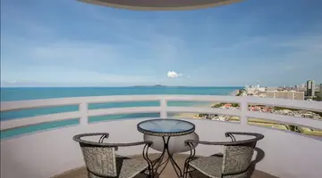D VAREE JOMTIEN BEACH