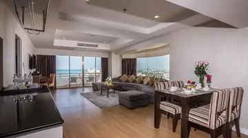 D VAREE JOMTIEN BEACH