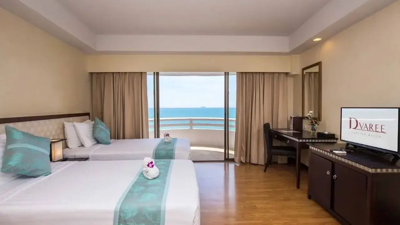D VAREE JOMTIEN BEACH