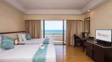 D VAREE JOMTIEN BEACH