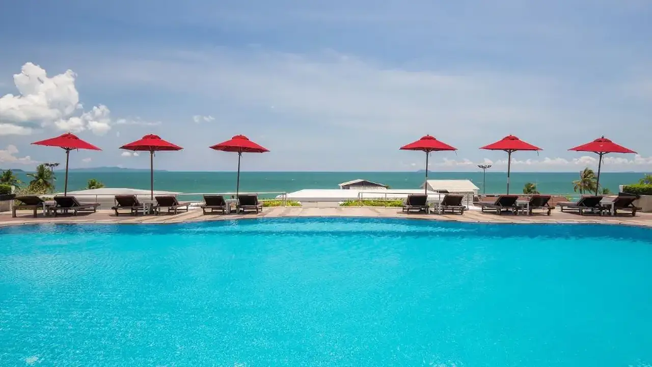D VAREE JOMTIEN BEACH