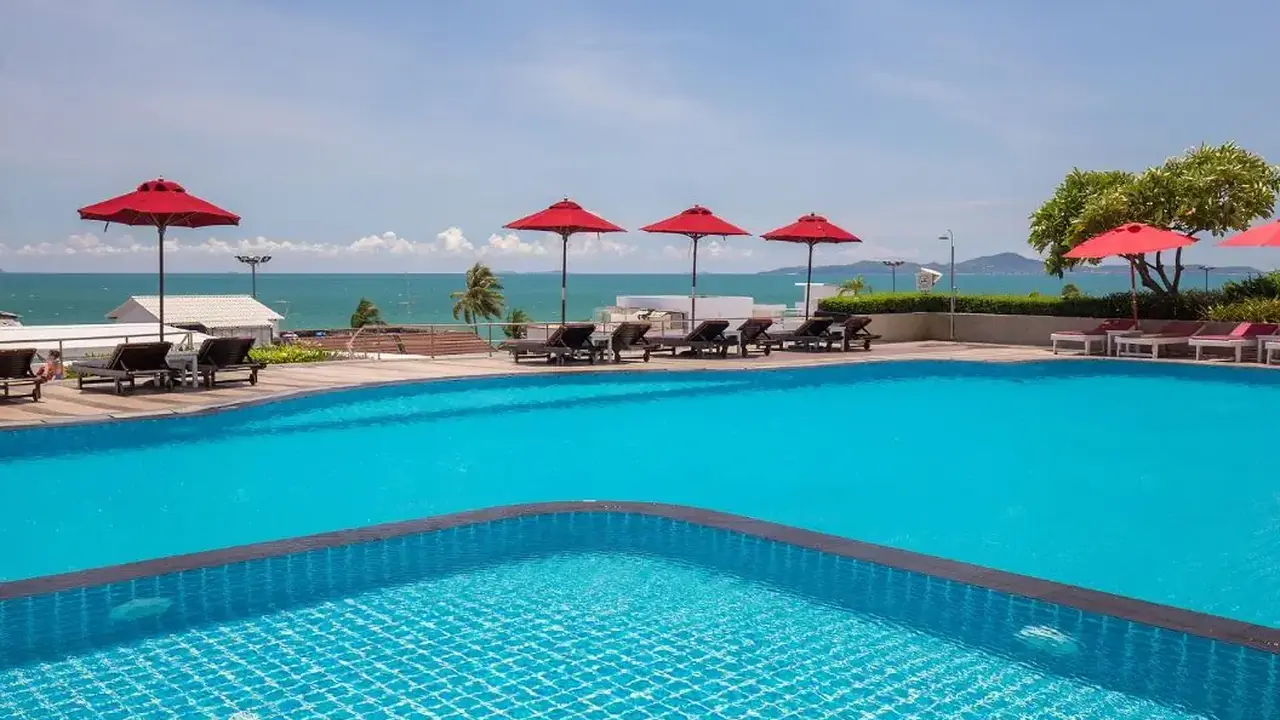 D VAREE JOMTIEN BEACH