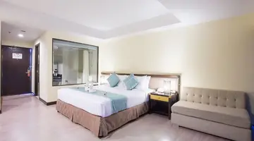 D VAREE JOMTIEN BEACH