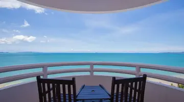D VAREE JOMTIEN BEACH